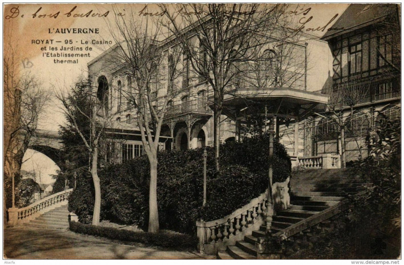 Carte postale ancienne Royat Le Casino et les Jardins de l'Etabl. à Royat
