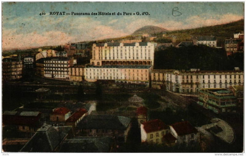 Carte postale ancienne Royat Panorama des Hotels et du Parc à Royat