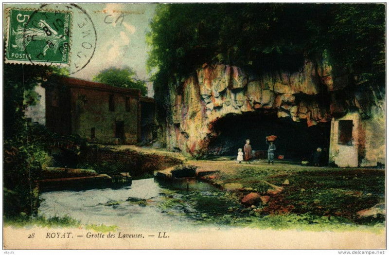 Carte postale ancienne Royat Grotte des laveuses à Royat