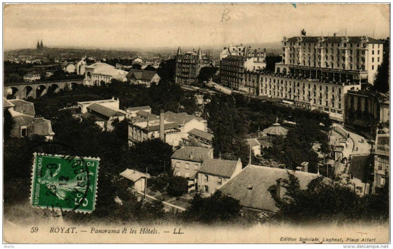 Carte postale ancienne Royat Panorama et les Hotels à Royat
