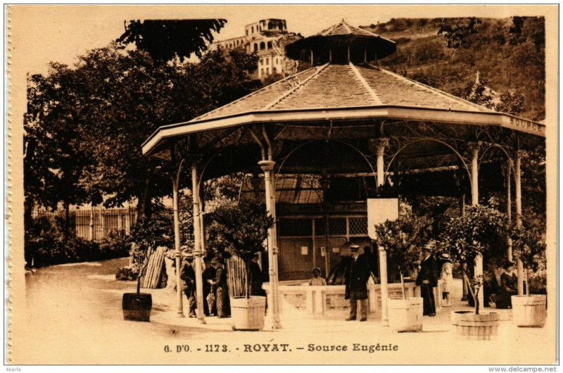 Carte postale ancienne Royat Source Eugénie à Royat
