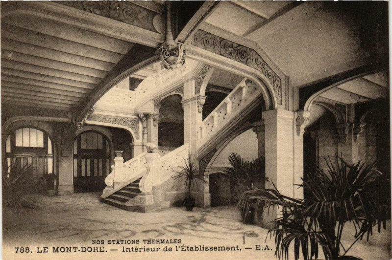 Carte postale ancienne Le Mont-Dore Intérieur de l'Etabl. à Mont-Dore