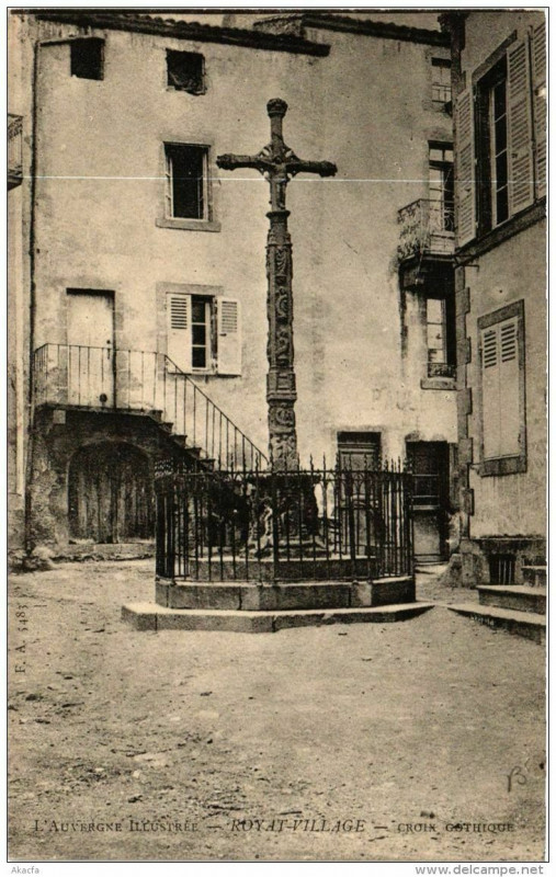 Carte postale ancienne Royat Croix Gothique à Royat