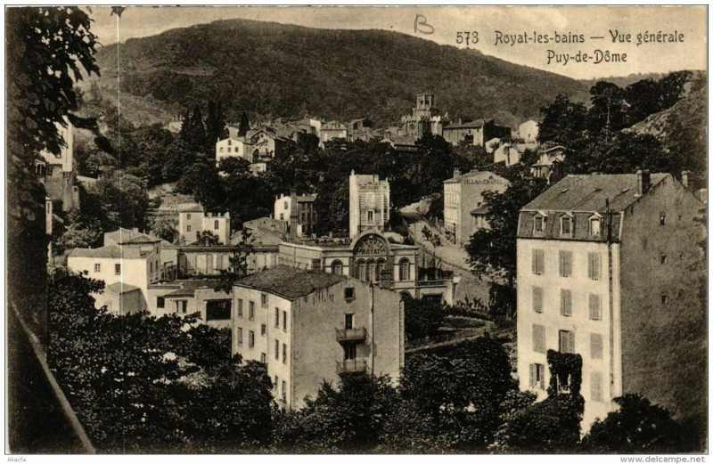 Carte postale ancienne Royat-les-Bains Vue generaLe Puy-de-Dome à Royat