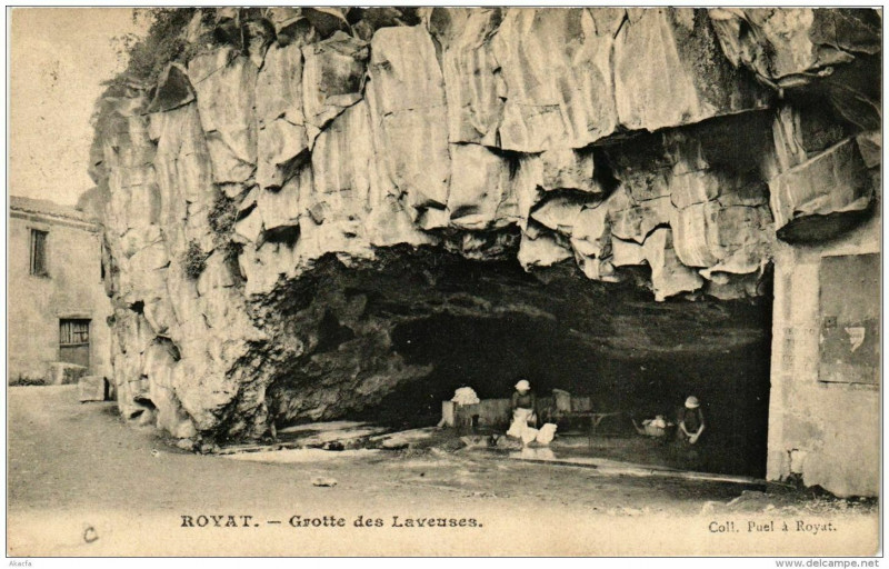 Carte postale ancienne Royat Grotte des laveuses à Royat