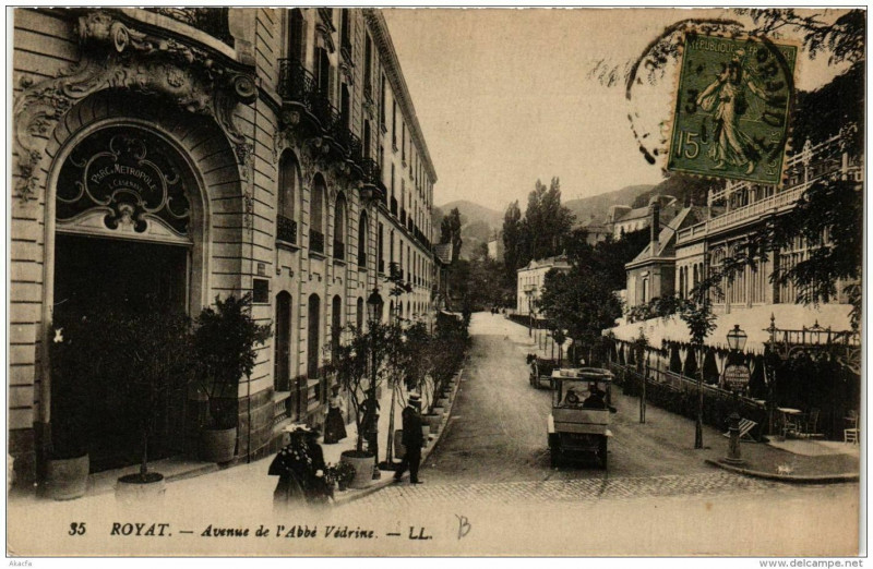 Carte postale ancienne Royat Avenue de l'Abbé Vedrine à Royat