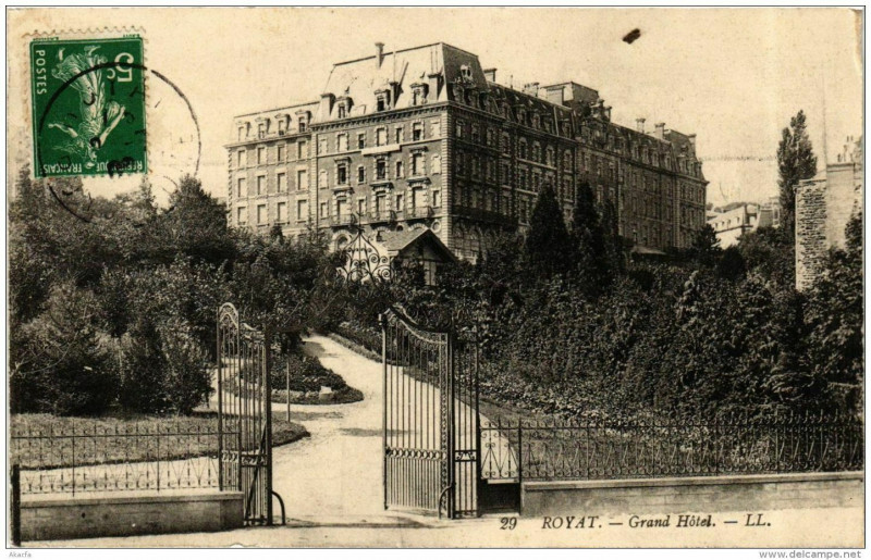 Carte postale ancienne Royat Grand Hotel à Royat