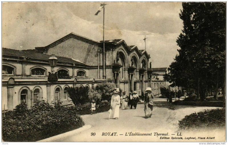 Carte postale ancienne Royat L'Etabl. thermal à Royat