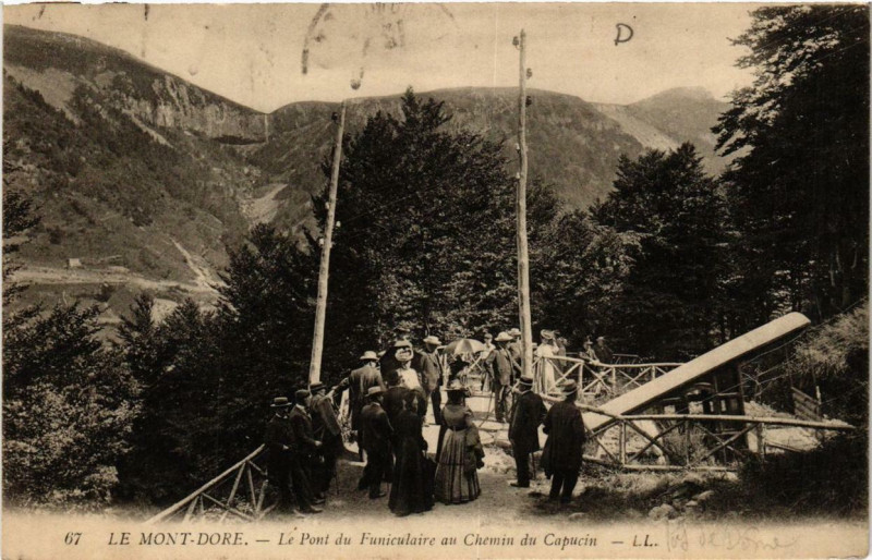 Carte postale ancienne Le Mont-Dore Le Pont du Funiculaire au Chemin du Capucin à Mont-Dore