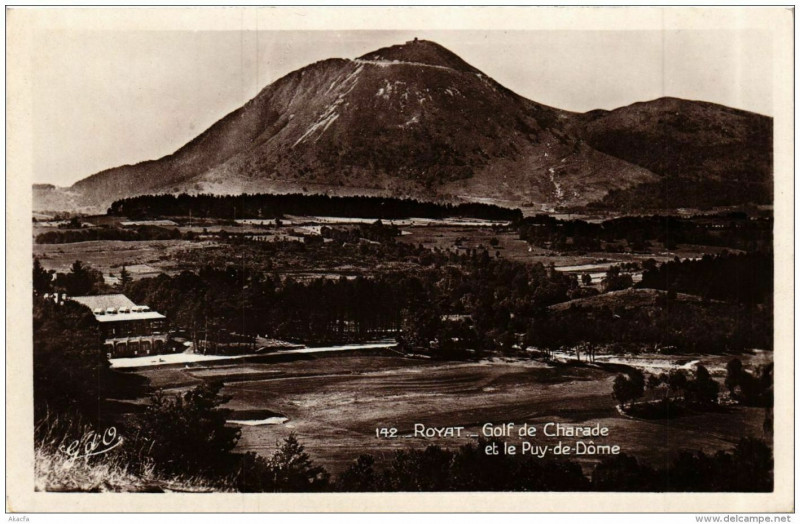 Carte postale ancienne Royat Golf de Charade et le Puy-de-Dome à Royat