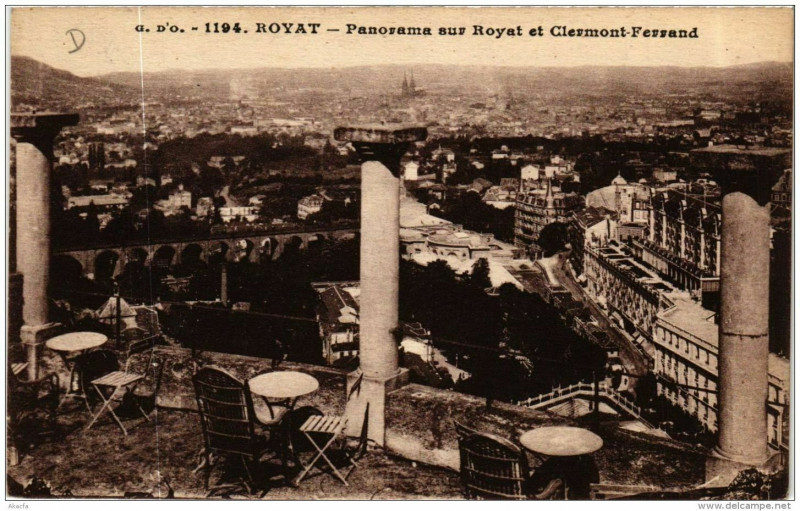 Carte postale ancienne Royat Panorama sur Royat et Clermont-Ferrand à Clermont-Ferrand