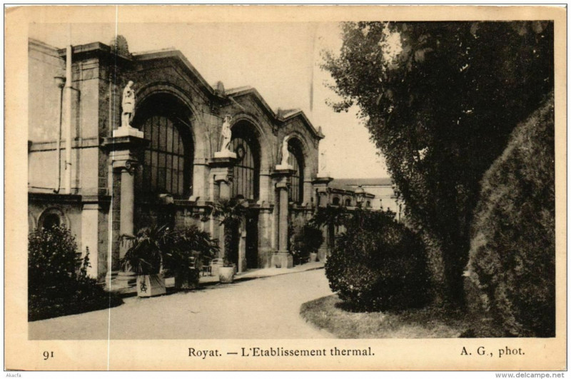 Carte postale ancienne Royat L'Etabl. thermal à Royat