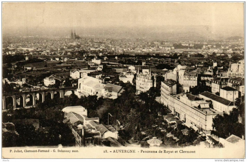 Carte postale ancienne Panorama de Royat et Clermont à Royat
