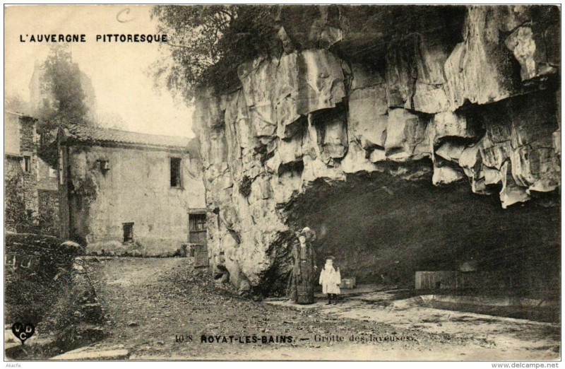 Carte postale ancienne Royat Grotte des laveuses à Royat