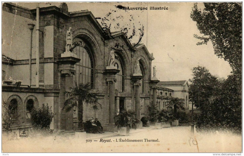 Carte postale ancienne Royat L'Etabl. thermal à Royat