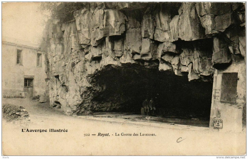 Carte postale ancienne Royat La Grotte des Laveuses à Royat