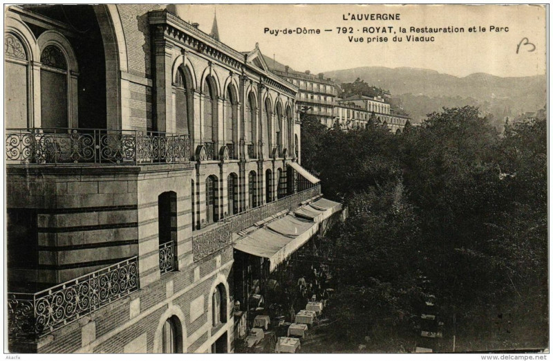 Carte postale ancienne Royat Le Restauration et le Parc à Royat