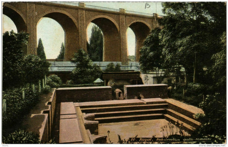 Carte postale ancienne Royat Substruction gallo-romaine à Royat