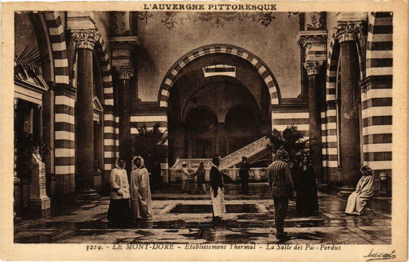 Carte postale ancienne Le Mont-Dore Etabl. Thermal La Salle des Pas Perdus à Mont-Dore