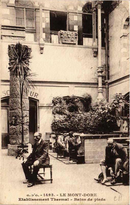 Carte postale ancienne Le Mont-Dore Etabl. Thermal Bains de Pieds à Mont-Dore