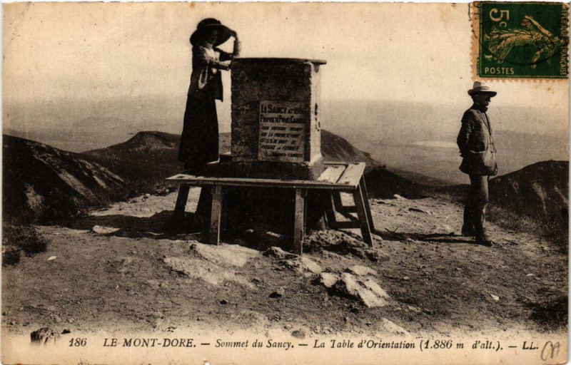 Carte postale ancienne Le Mont-Dore Sommet du Sancy La Table d'Orientation à Mont-Dore