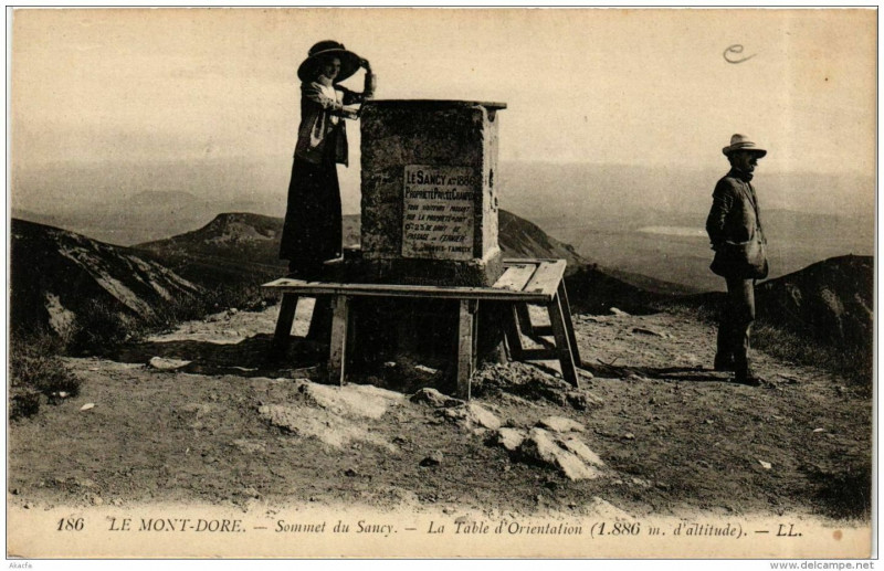 Carte postale ancienne Le Mont-Dore Sommet du Sancy La Table d'Orientation à Mont-Dore