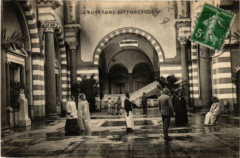 Carte postale ancienne Le Mont-Dore Etabl. Thermal La Salle des Pas Perdus à Mont-Dore