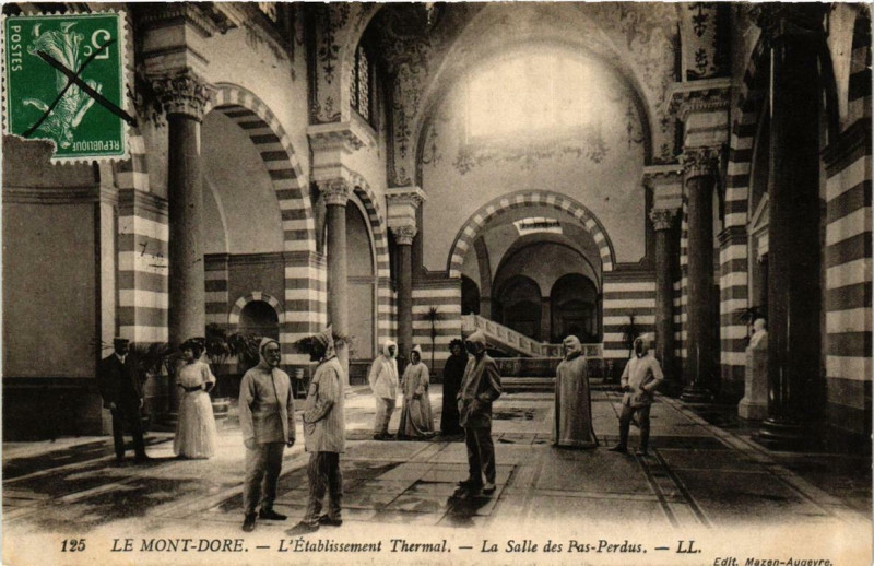 Carte postale ancienne Le Mont-Dore L'Etabl. Thermal La Salle des Pas-Perdus à Mont-Dore