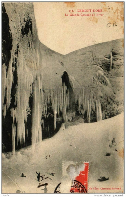 Carte postale ancienne Le Mont-Dore La Grande Cascade en Hiver à Mont-Dore