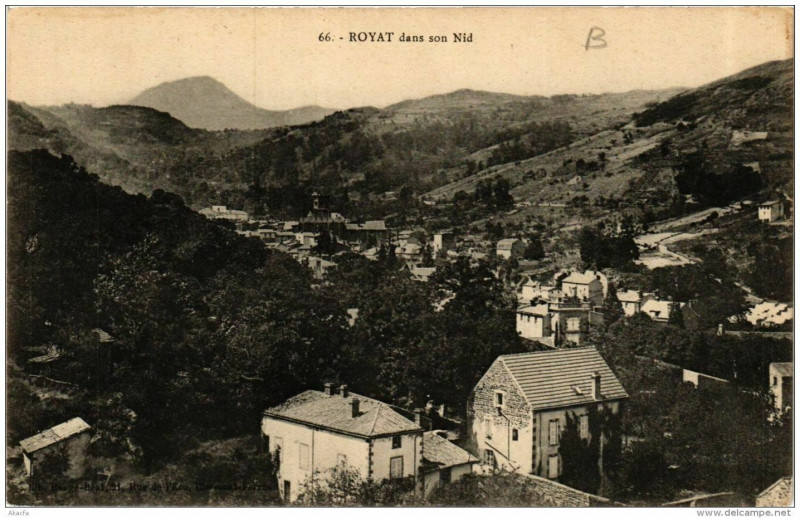Carte postale ancienne Royat dans son Nid à Royat