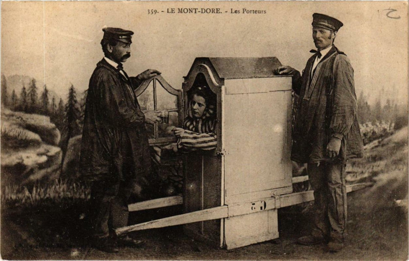 Carte postale ancienne Le Mont-Dore Les Porteurs à Mont-Dore