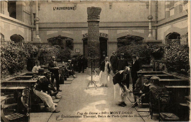 Carte postale ancienne Le Mont-Dore Etabl. Thermal à Mont-Dore