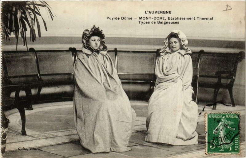 Carte postale ancienne Le Mont-Dore Etabl. Thermal Types de Baigneuses à Mont-Dore