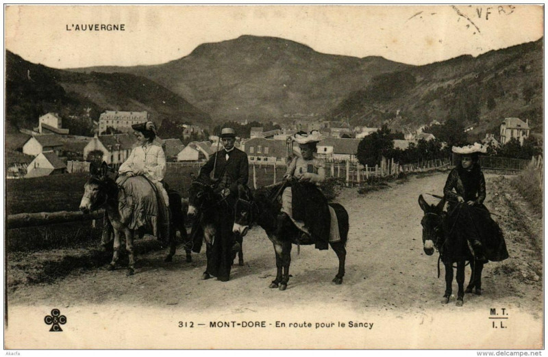Carte postale ancienne Le Mont-Dore En route pour le Sancy à Mont-Dore
