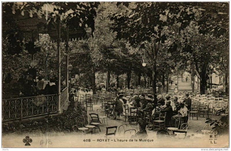 Carte postale ancienne Royat L'heure de la Musique à Royat