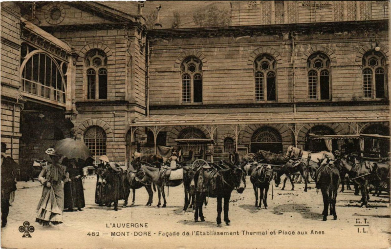 Carte postale ancienne Le Mont-Dore Facade de l'Etabl. Thermal à Mont-Dore