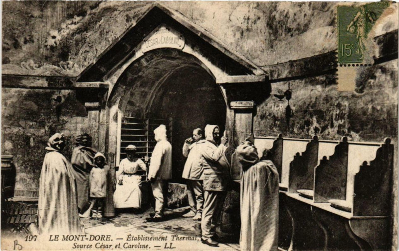 Carte postale ancienne Le Mont-Dore Etabl. Thermal Source Cesar et Caroline à Mont-Dore