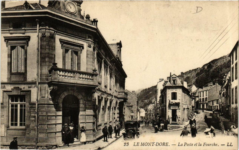 Carte postale ancienne Le Mont-Dore La Poste et la Fourche à Mont-Dore