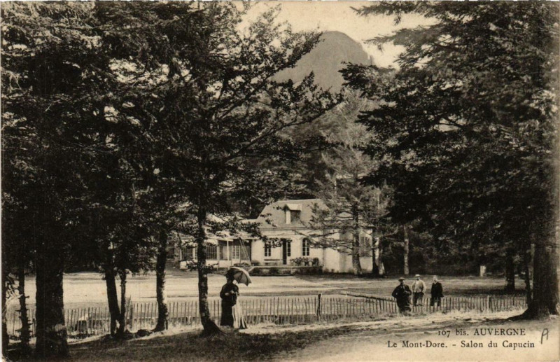 Carte postale ancienne Le Mont-Dore Salon du Capucin à Mont-Dore