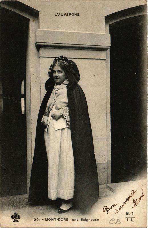 Carte postale ancienne Le Mont-Dore une Baigneuse à Mont-Dore