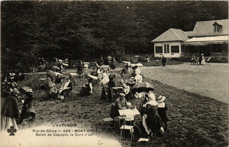 Carte postale ancienne Le Mont-Dore Salon du Capucin la Cure d'air à Mont-Dore