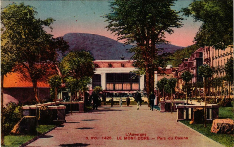 Carte postale ancienne Le Mont-Dore Parc du Casino à Mont-Dore