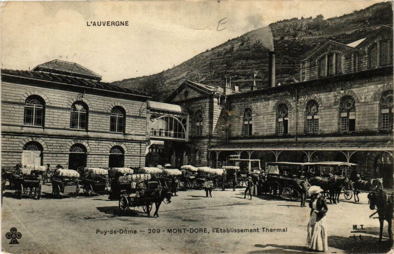 Carte postale ancienne Le Mont-Dore L'Etabl. thermal à Mont-Dore