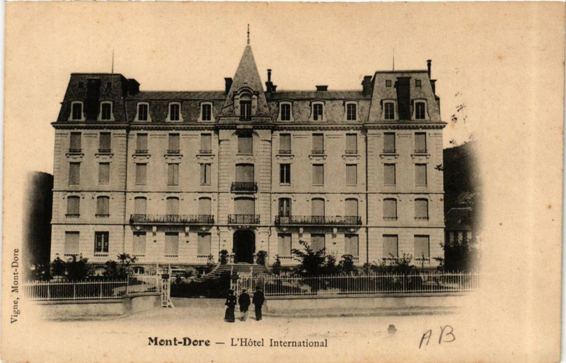 Carte postale ancienne Le Mont-Dore L'Hotel International à Mont-Dore