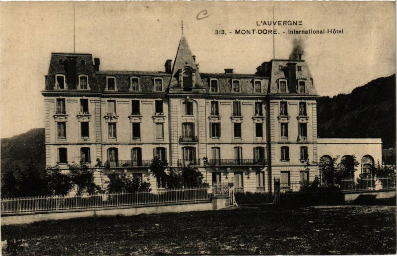 Carte postale ancienne Le Mont-Dore International-Hotel à Mont-Dore