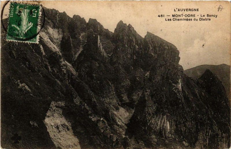 Carte postale ancienne Le Mont-Dore Le Sancy Les Cheminées du Diable à Mont-Dore