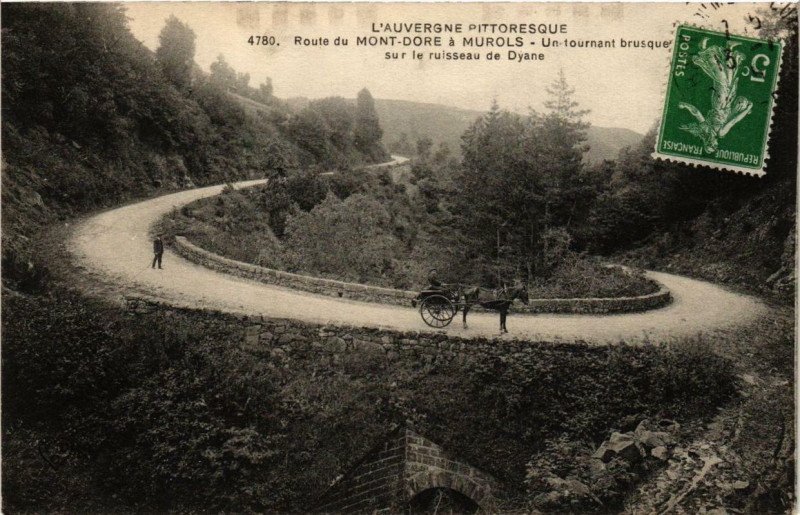 Carte postale ancienne Le Mont-Dore Route du Mont-Dore a Murols à Mont-Dore
