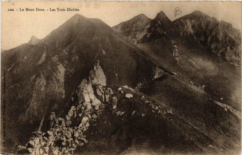 Carte postale ancienne Le Mont-Dore Les Trois Diables à Mont-Dore