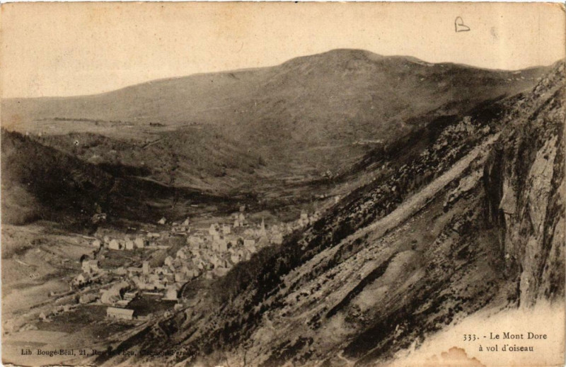 Carte postale ancienne Le Mont-Dore a vol d'oiseau à Mont-Dore