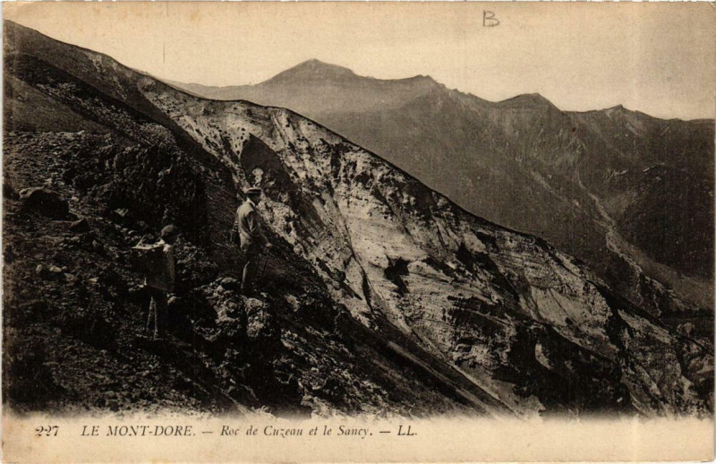 Carte postale ancienne Le Mont-Dore Roc de Cuzeau et le Sancy à Mont-Dore